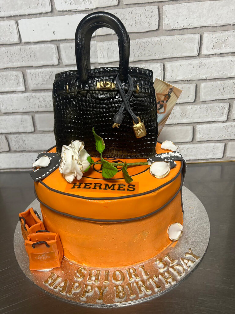 エルメス（HERMES）のバッグの形をしたオーダーメイドバースデーケーキ